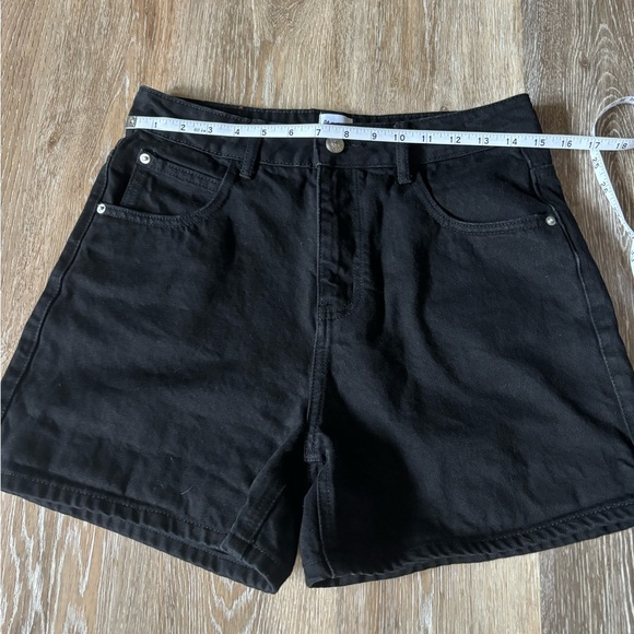 NWOT Princess Polly shorts. - Picture 4 of 5